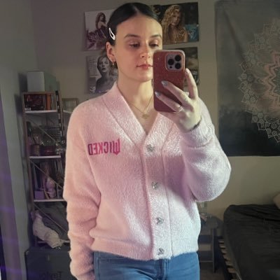 sparklingxdust's profile picture. my friends call me crispy 🍗 #1 gold rush stan 💛✨tn x 11 🫶🏼 eras chicago n1, chicago n2, indy n1, indy n3 (dreaming of meeting taylor 🫣)