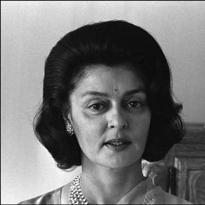 Raniisa_'s profile picture. poetry//psychology