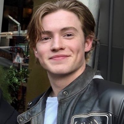 DEREKYVANOV's profile picture. 🌸 ; 𝑫umb & 𝑷oetic — 𝘚𝘪𝘯𝘨𝘦𝘳 𝘢𝘯𝘥 𝘎𝘠𝘔𝘙𝘈𝘛 ✧ 〖 I wanted to believe in love, it's hard 〗🌷 27 ~