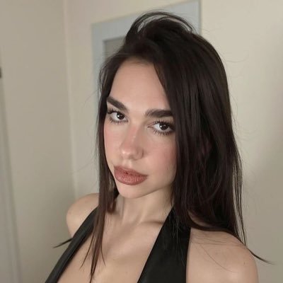 Elexisblet's profile picture. Elexis no @MeuHabblet e Weer no @HabboPTBR 😘 filha da @DuaLipa 💋 Casada 💍