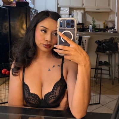 babyygirliv's profile picture. 