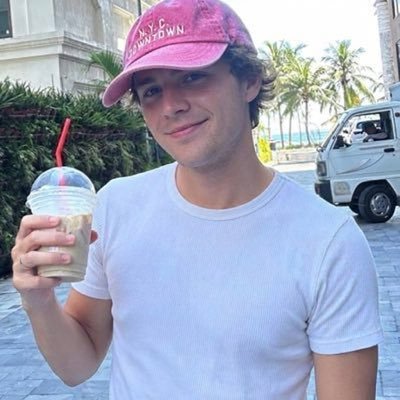 ann_nnng's profile picture. FE dev ✨ Experimenting with AI to create beautiful designs ✨ Building fun stuff for https://t.co/sjcXz9pQrC ✨ My own products https://t.co/CFueCjT61C, https://t.co/DW6VLGMlAK