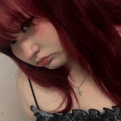 Fruitish00's profile picture. internet junk drawer ‧₊𓏲 ๋࣭ ࣪ ˖ 🎐