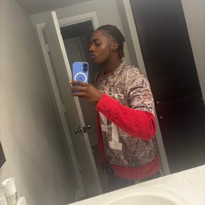 stonerdyke69's profile picture. 23 | dyke | any pronouns | free palestine, sudan & the congo