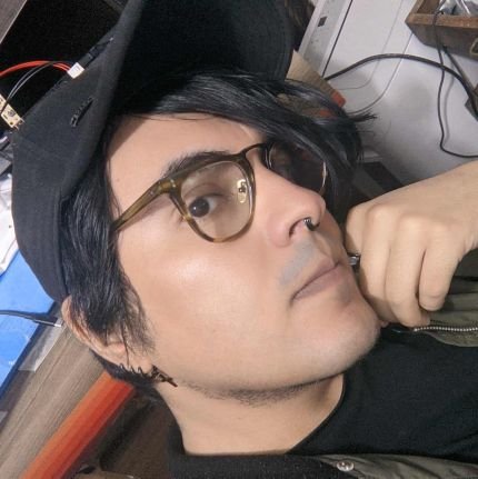 Danilux's profile picture. Antifascista, trying to be plant based, carpintero wanna be, programador amateur y diseñador gráfico (UI)  ✪≡