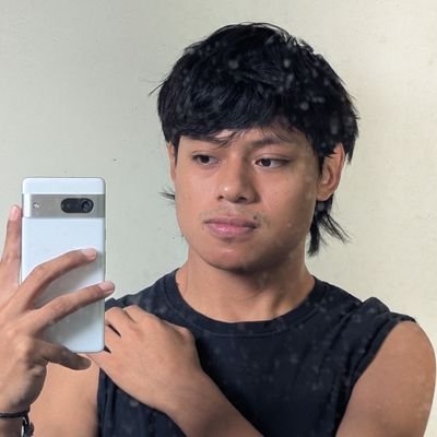 pabloverclockd's profile picture. él / elle ~ still 23, inside my fantasy 🍂 nerd, diseñador mecánico, prieto y maricón ✊🏾🌈💻🌠🎧📷