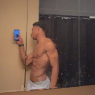 jonnywithabs's profile picture. 