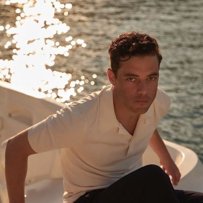 Benyapaisreal's profile picture. rami malek's fingerprint