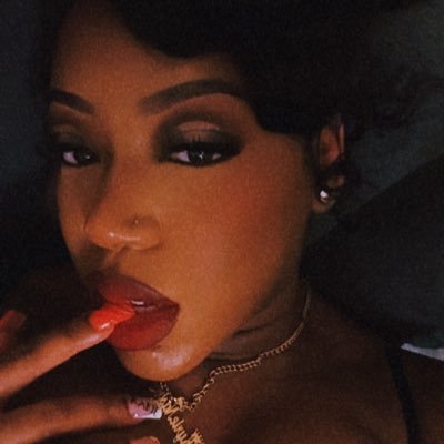 _xoxoDi's profile picture. ♉️ | Bartender | KYRIE💙