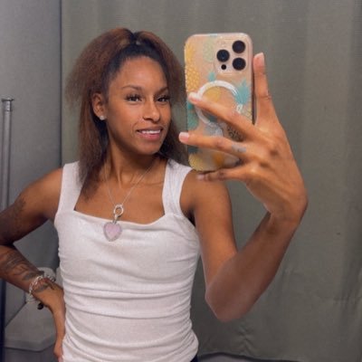 noloveBiGGBRii's profile picture. lONGLIVENENA💜🕊️
