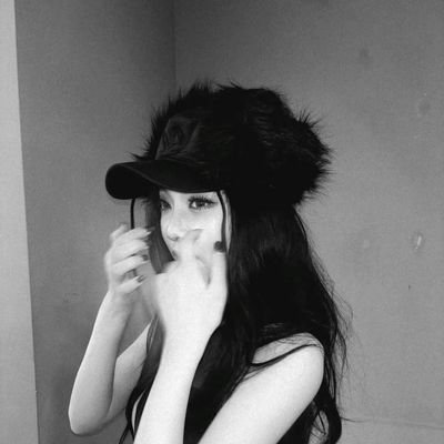 amvanisa_'s profile picture. วอนอ,วนิ (n.) Every time I see you, I fall in love all over again.