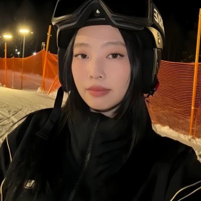 sadgirIforlife's profile picture. @sadboyzforlifee