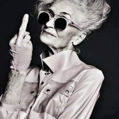 sistemafallido_'s profile picture. La vida podría ser peor: podrías estar atrapado en una reunión de Zoom sin poder apagar la cámara mientras llevas pijama."