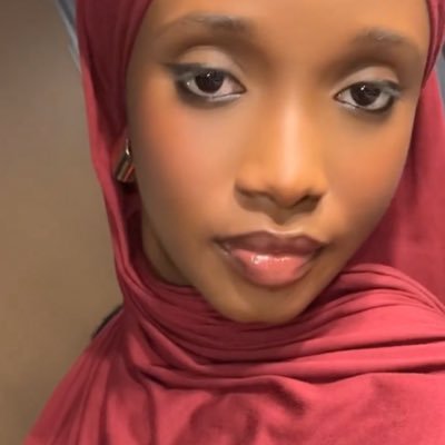 fbintoub1's profile picture. Je me plains beaucoup et je parle seule ici. Ancien compte @_bintoub_ suspendu