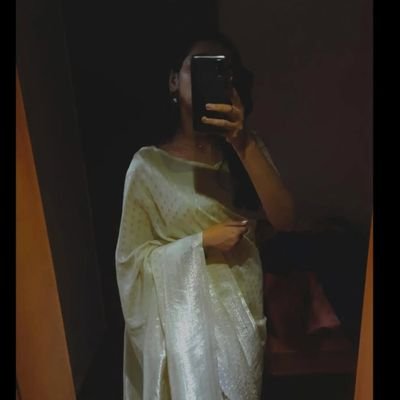 yours_shreyaaa's profile picture. 🌸 Proud Sanatani | 🌺 Devotee of Dharma | ✨ Leaving a bit of sparkle wherever I Go. ❤| Har Har Mahadev |