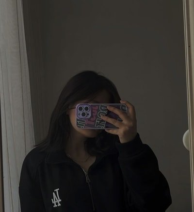 jadamab652283's profile picture. currently in my 'I should probably practice my sleight of hand' era.