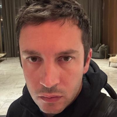 fakeyouout21's profile picture. 