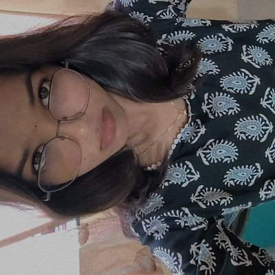 dyetcoked's profile picture. main loser hu isliye loose jeans pehenti hu