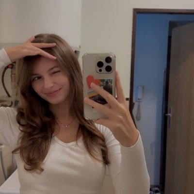 goldqnchan's profile picture. 🤍