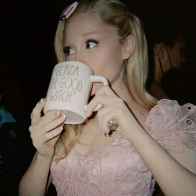 slowhandies's profile picture. niall horan, ariana grande and sabrina carpenter.