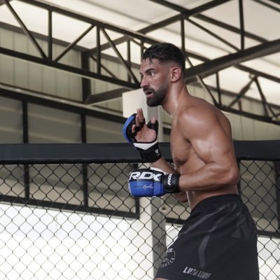 AdelTns's profile picture. Tunisien/Parisien