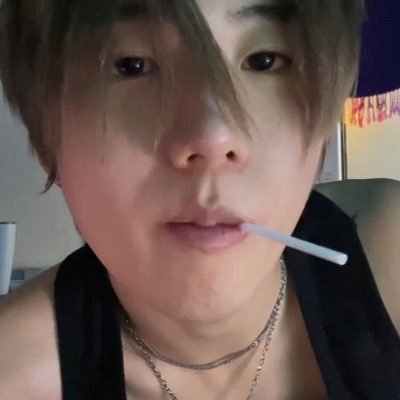 jjangonu's profile picture. fluent in geonunese 🙄🙄