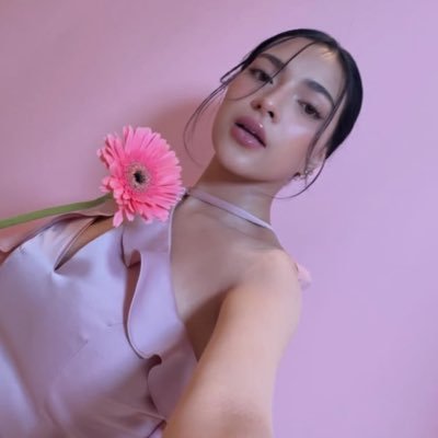 mikmikmiksh's profile picture. mbholic