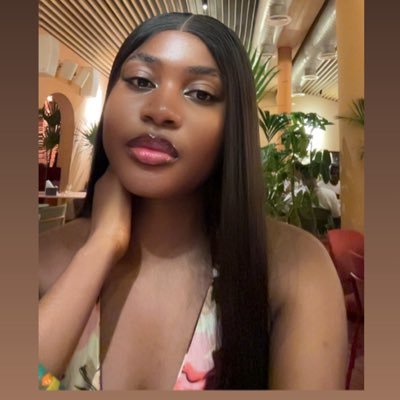 shezzzz_weird's profile picture. your fav crocs plug, nails and lash tech (Davido 🇧🇪✨💕 I tweet for fun🥂dm for PR