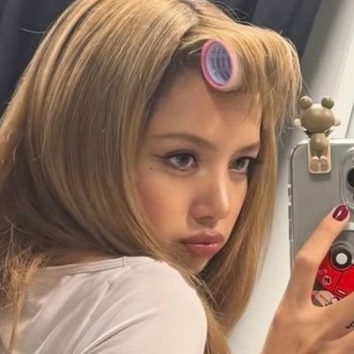 slaveniJENNIE's profile picture. 🐢