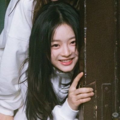 terrariuh's profile picture. #하니 lover | fan acc