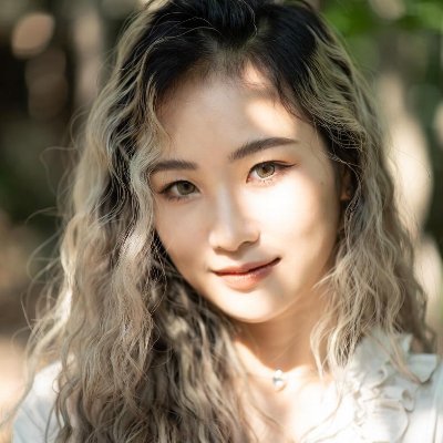 TaniaLekkerS's profile picture. Daydreamer with sunlight in her hair ✸ Capturing quiet moments & gentle chaos ✸ Probably lost in a forest or a book somewhere 🌿