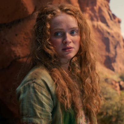 lunaapienaaa's profile picture. long story short, I survived - she/her ☾