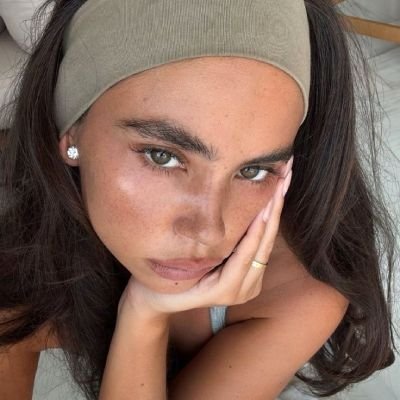 sshasshareads's profile picture. 