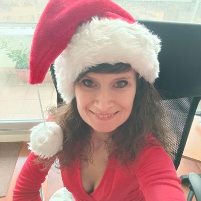 Val_Paillettes's profile picture. ✨ Je viens mettre des paillettes, de la bonne humeur, du rire et de la douceur dans ton monde ! ✨
Miss éphéméride et météo ! 🌤️
Lis le tweet épinglé ! 👀