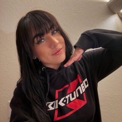 pamelaelope's profile picture. A positive mindset brings positive things and beautiful cheerful unique, life's free just be sure to live it .. ❤️🇺🇸🇺🇸🇺🇸
