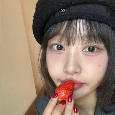 LoonaW60471's profile picture. Loona and The Weekend are my two faves🩷