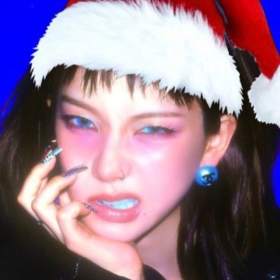 khiawings's profile picture. #1 yuriku enjoyer