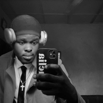 xxxtemi's profile picture. Fashion Model || Student || Stoner || Reply Guy || Leo ♌️