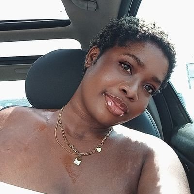 AbenaAnders's profile picture. || Shameless @ManUtd fan ||Isaiah 43♥️||
   I don't entertain people who don't have sense.