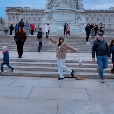 dideesbakingskn's profile picture. librarian /lecturer 📚 I DO CAKES TOO 😉 🎂 🧁 📲 08099995637