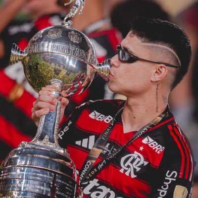 allcarazx's profile picture. Jogador do primeiro time brasileiro TETRA CAMPEÃO da Libertadores da América.