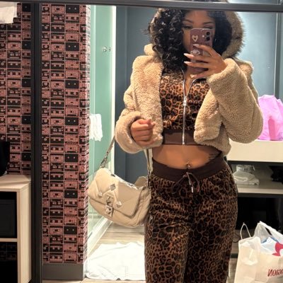 dejthabrat_'s profile picture. God's Favorite | the biggest brat, no really ask about me.