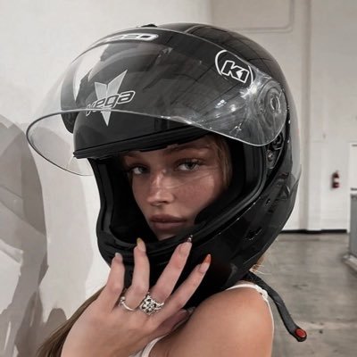 redbullvogue's profile picture. fashion, books and fast cars going around in weird circles cr: fake skating | mv1 & po5