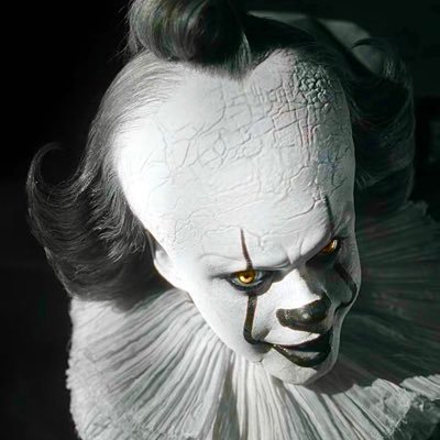 fab_M69's profile picture. Cinéphile. Admirateur de Lynch, Burton, Del Toro, de Fantastique et d’horreur 🧛🏻🧟‍♂️💀🦇🐺 et papa de Corgi 🦊 Twin Peaks / X Files Insta / TikTok : fab_m69