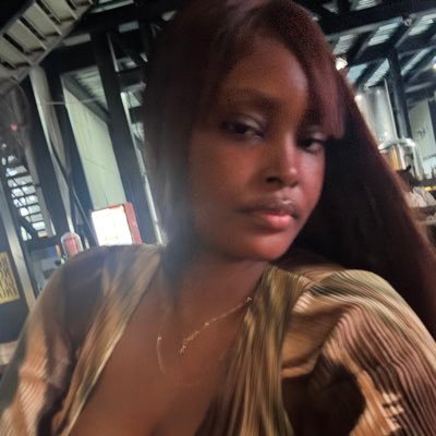 Phatbabeluuu's profile picture. I hate APC , you should too .Business 📩 ichidinmaoluchi@gmail.com   #No1hater