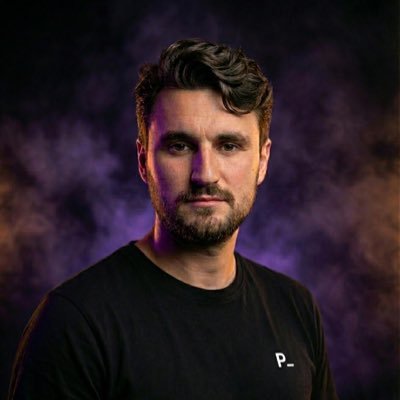 Deaurin's profile picture. "Dorin is lang voor niks." - M'n oude basketballcoach. Wilde vroeger uitvinder worden maar vond alleen zichzelf opnieuw uit. AI avonturier. #singularity