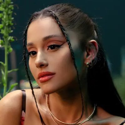 aritzystan's profile picture. ariana and itzy