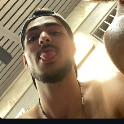 WaveGodAI's profile picture. Building an AI-powered trading journal 
Helping traders learn from their own data 
Sharing the full journey in public