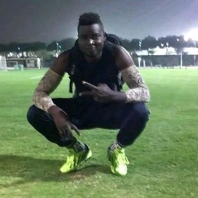 crshikanda17071's profile picture. LOOKING GOOD IN BROKEN MIRROR 🪞