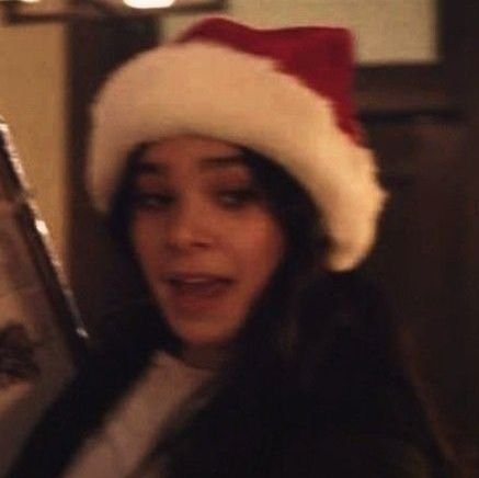 pevensxine's profile picture. 𓏲 ִ ࣪ ⋆ 🎄  this is me saving the holidays (hawkeye, 2021)